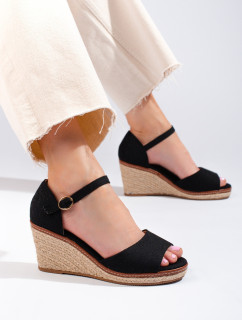 Pěkné dámské  sandály černé na klínku