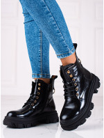 Trendy černé dámské  kotníčkové boty na plochém podpatku