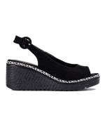Komfortní dámské  sandály černé na klínku