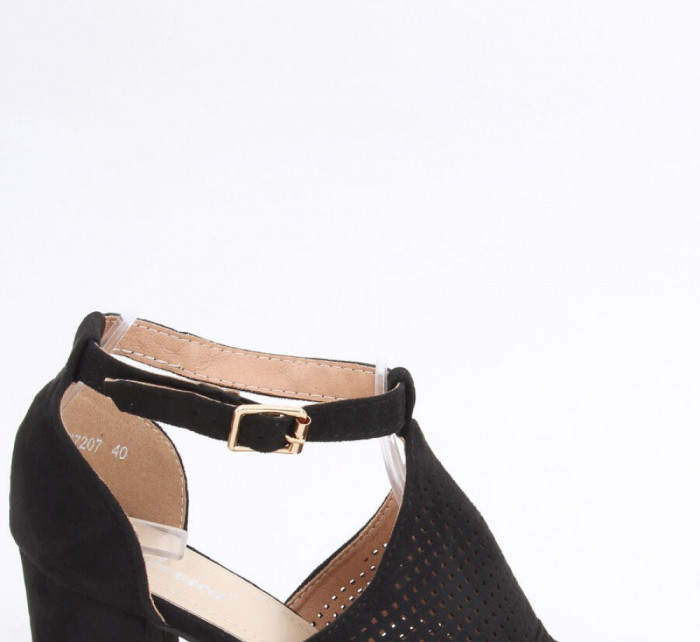 Sandály na podpatku  model 164501 Inello