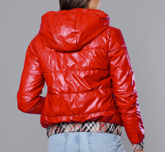 Krátká červená dámská bunda s ozdobným lemováním (B8030-4)