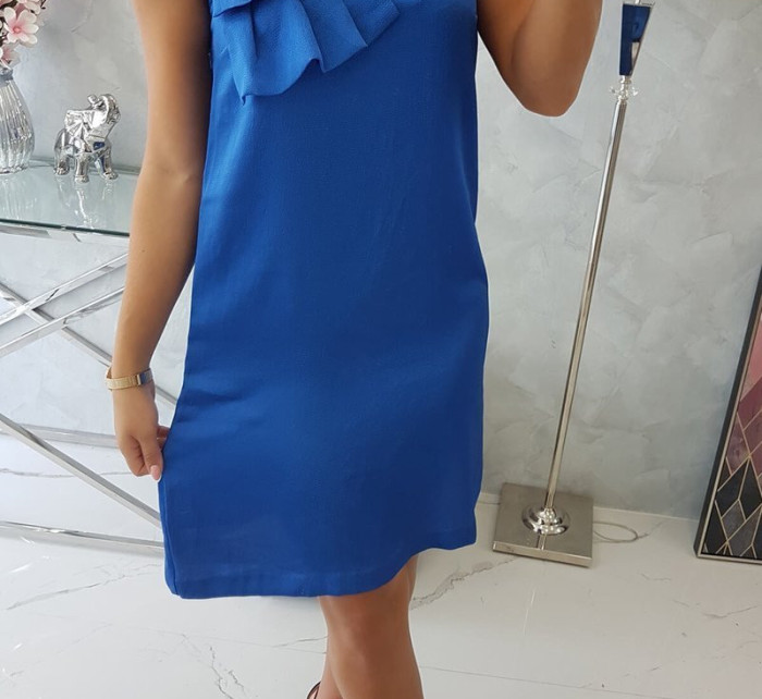 Šaty s mašlí na rameni v chrpově modré barvě