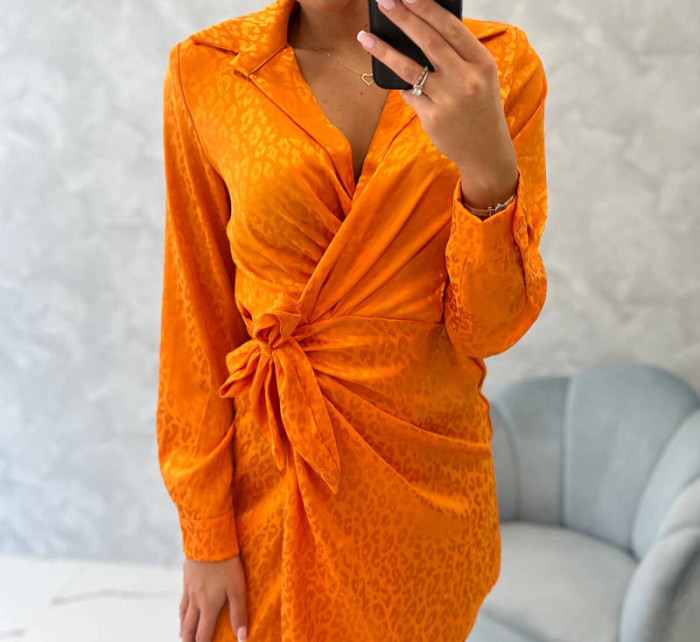 Šaty s vázáním v pase v oranžové barvě