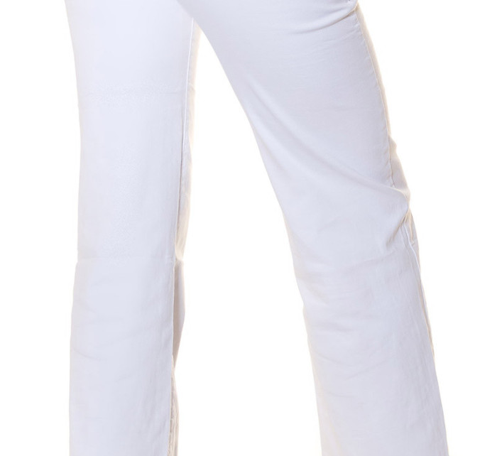 Bílé džíny s vysokým pasem
